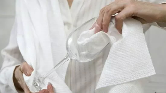 如何区分“水晶酒杯”和“玻璃酒杯”？-侍酒篇